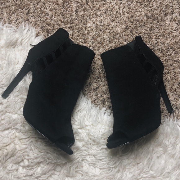 Forever 21 Shoes - 💛 Olivia Ferguson black heels